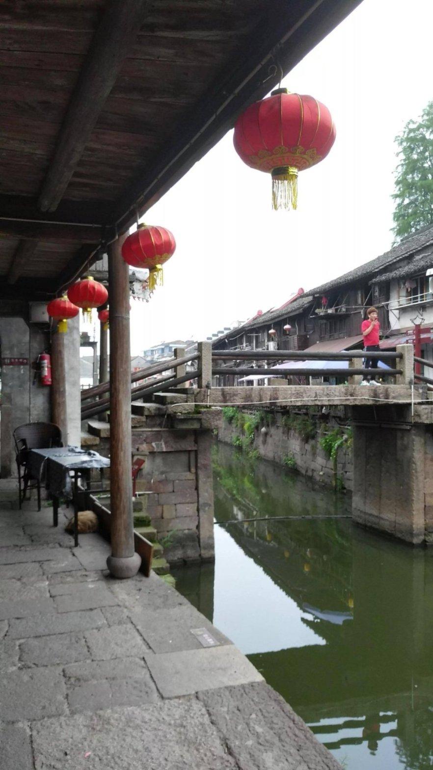 新春市集开张迎客 方便游客选购年货